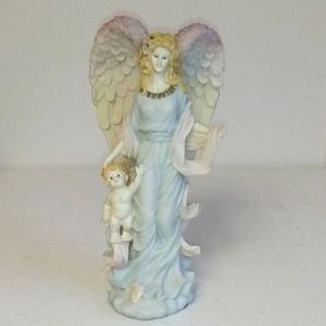 Herco Angel with child figurine
